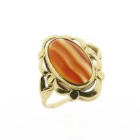 Vintage gold ring with carnelian bandagate