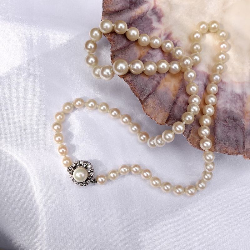 Image 2 of Vintage/antique pearl necklace with white gold clasp | 47 cm