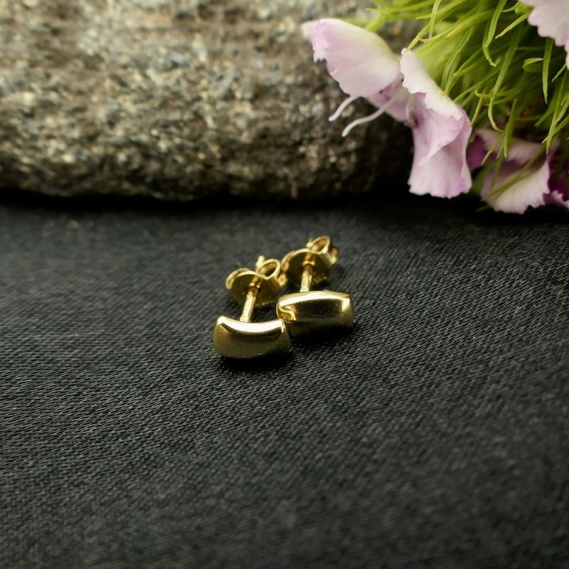 Image 2 of Golden subtle stud earrings