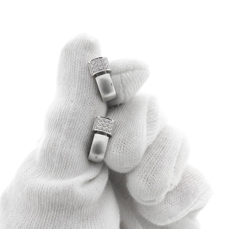 Image 2 of White gold stud earrings set with diamonds | 0.15 ct.