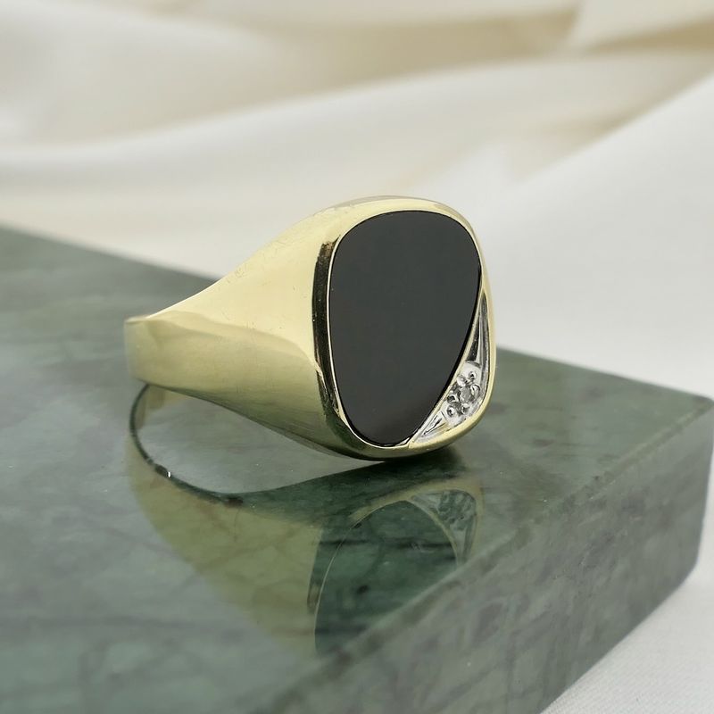 Image 2 of Gold men's signet ring with onyx and diamond | 0.01 ct.