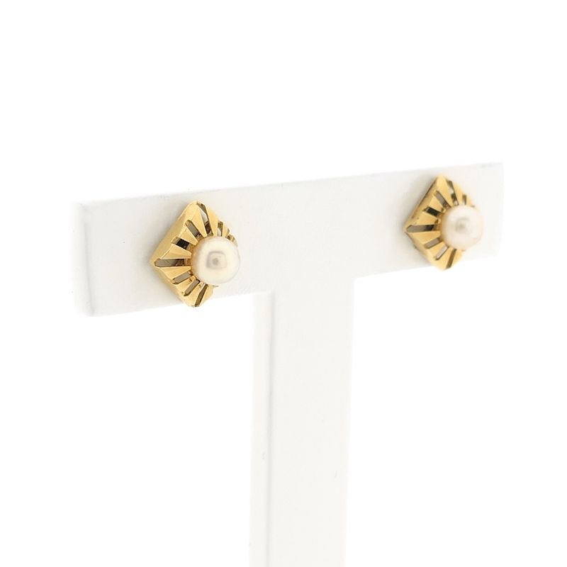 Image 3 of Gold stud earrings with pearl