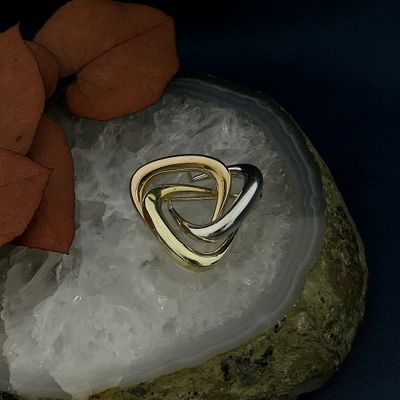 Image 2 of Tricolor gold dynamic brooch