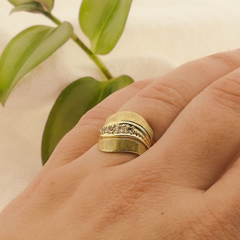 Image 4 of Gold ring with zirconia