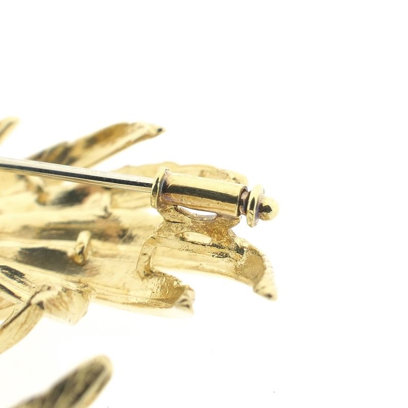 Image 5 of Luxurious gold brooch; Floral design