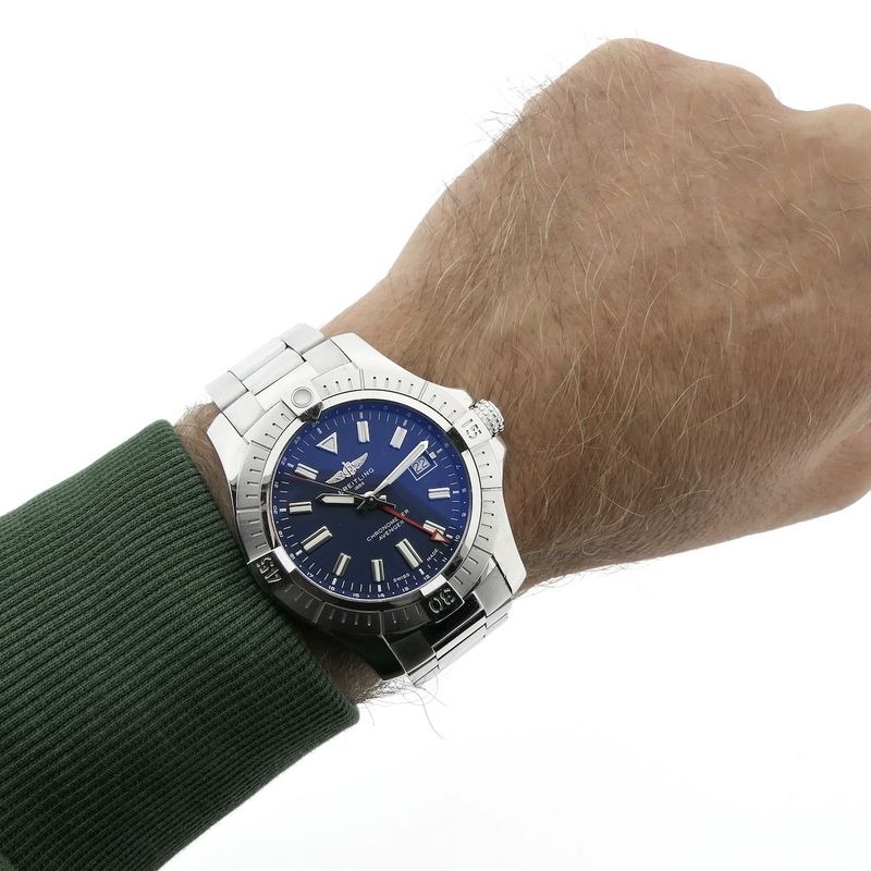 Image 13 of Breitling Avenger GMT 45 A32395; Automatic men's watch with GMT second time zone