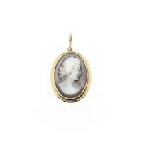 Gold cameo pendant with mother of pearl | Antique