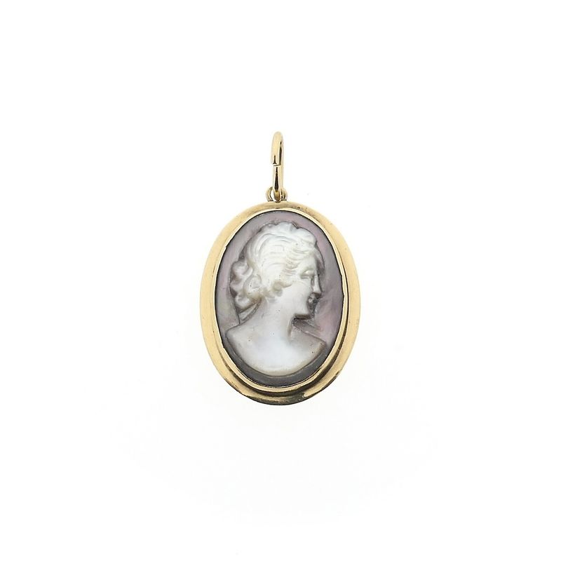 Image 1 of Gold cameo pendant with mother of pearl | Antique