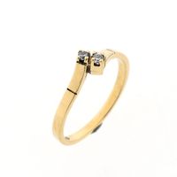 Gold ring with zirconia
