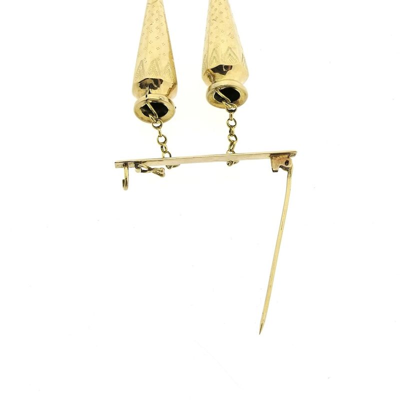 Image 4 of Gold brooch with knitting caps