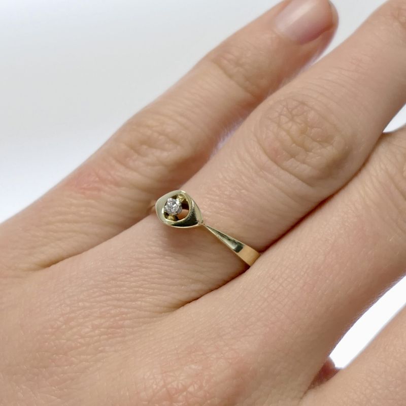 Image 7 of Gold solitaire ring; diamond 0.03 ct.