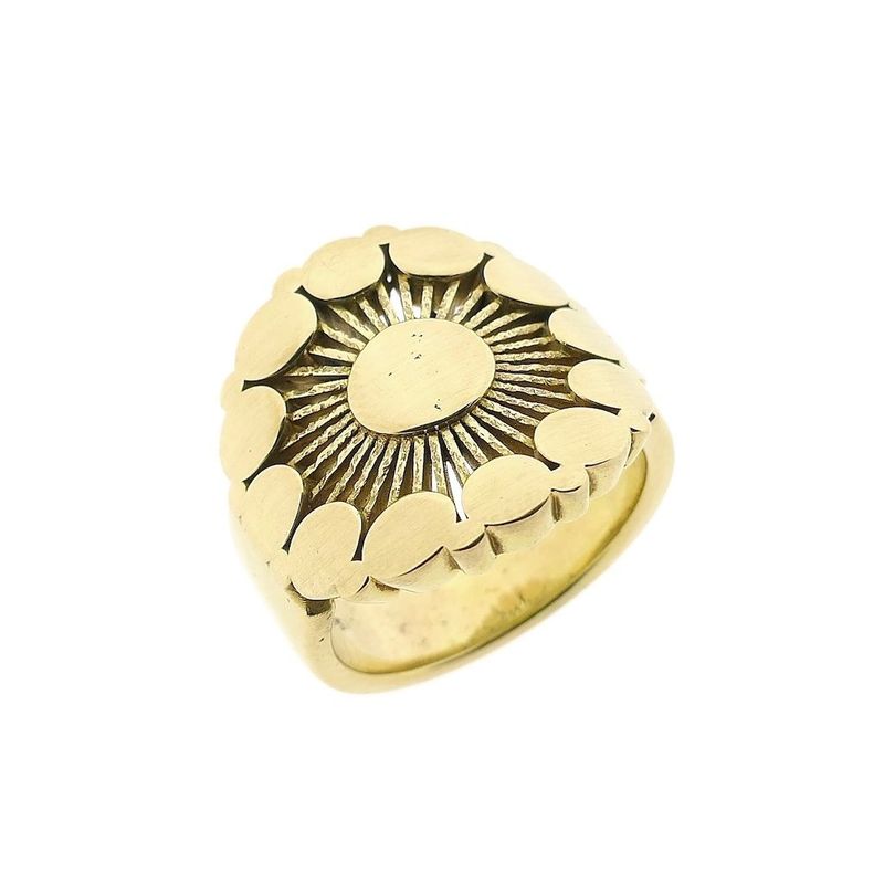Image 1 of Gold pendant of a bird