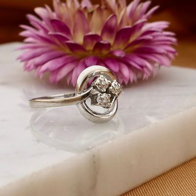 Afbeelding 2 van Witgouden ring met diamanten; 0,06 ct.