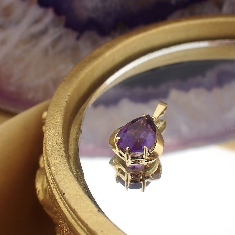 Image 2 of Gold pendant with amethyst