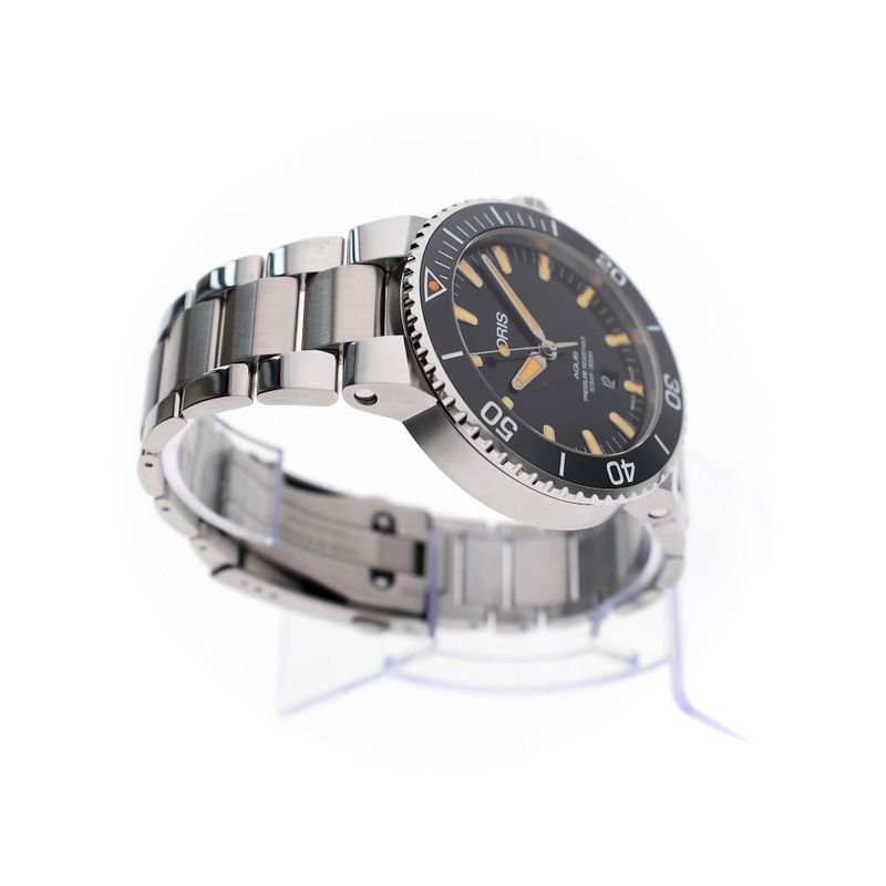 Image 9 of Oris Aquis Date 43.5mm Automatic Men's Watch