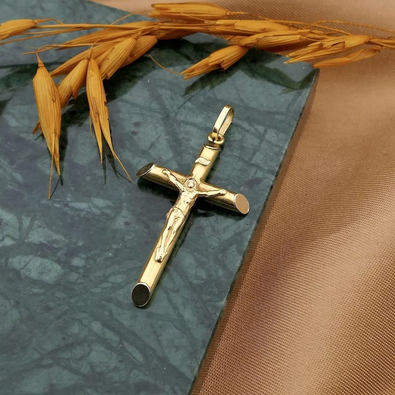 Image 2 of 18-karat gold pendant of a cross with corpus | INRI