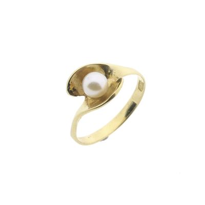 Image 1 of Vintage gold ring with pearl