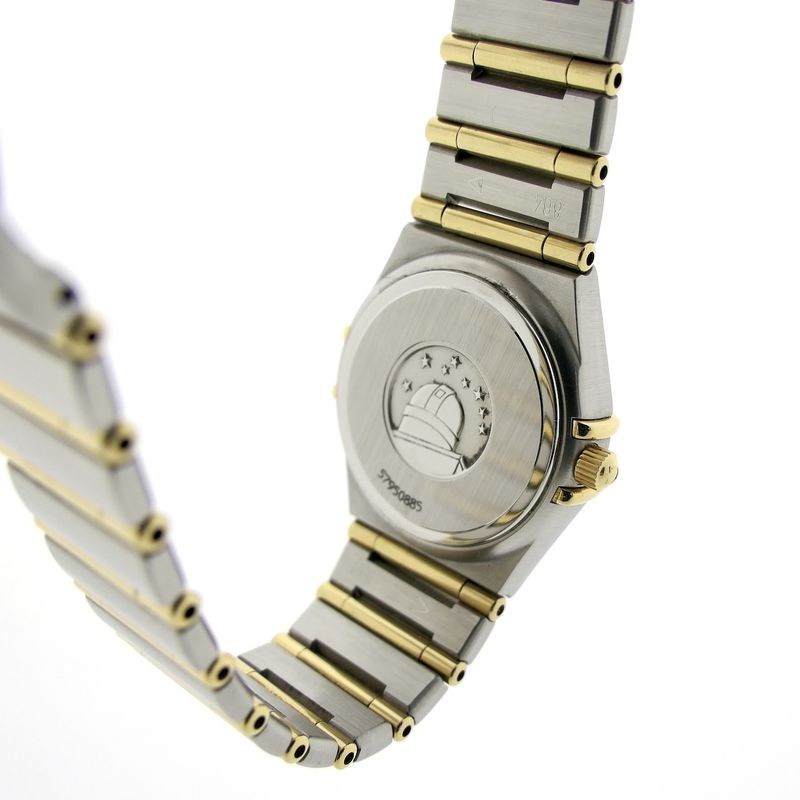 Image 15 of Omega Constellation Manhattan; Women's watch with mother-of-pearl dial and diamonds