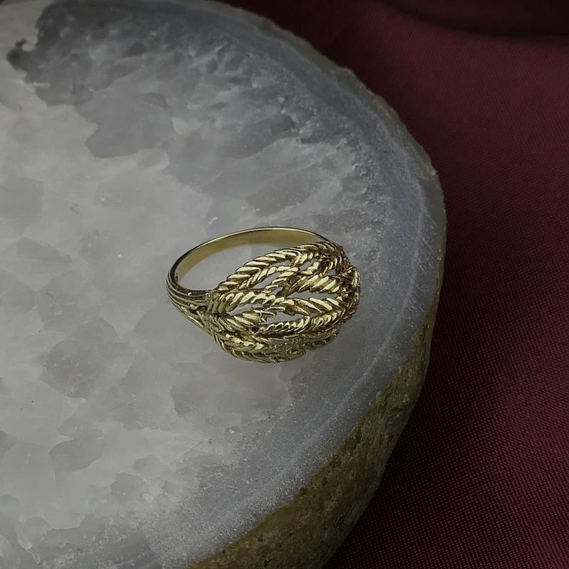 Image 7 of Gold ring with pattern
