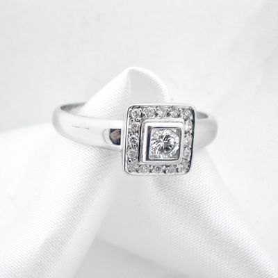 18 carat white gold ring with 0.36 ct. diamonds. Image 2 of 18 carat white gold ring with 0.36 ct. diamonds.