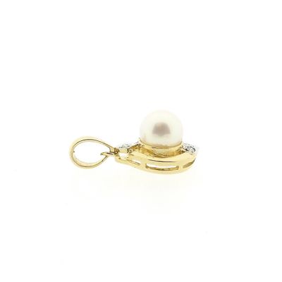 Gold pendant with pearl and diamonds; 0.03 ct. Image 1 of Gold pendant with pearl and diamonds; 0.03 ct.