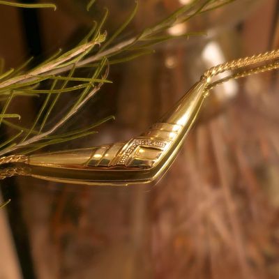 Image 2 of Gold flat gourmet link chain with fixed pendant and diamond