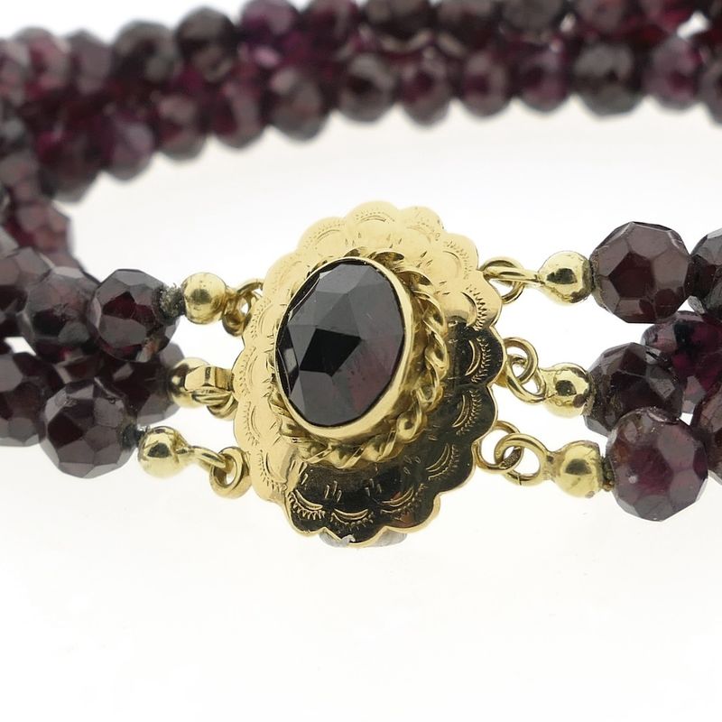 Image 5 of Garnet bracelet with gold clasp; Antique/vintage | 20 cm