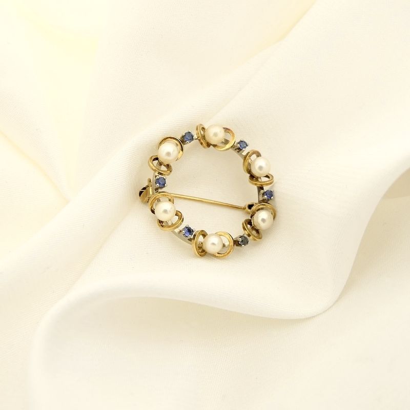 Image 4 of Vintage gold brooch with sapphire and pearls