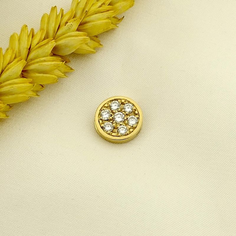 Image 6 of Gold pendant with diamonds; 0.37 ct.