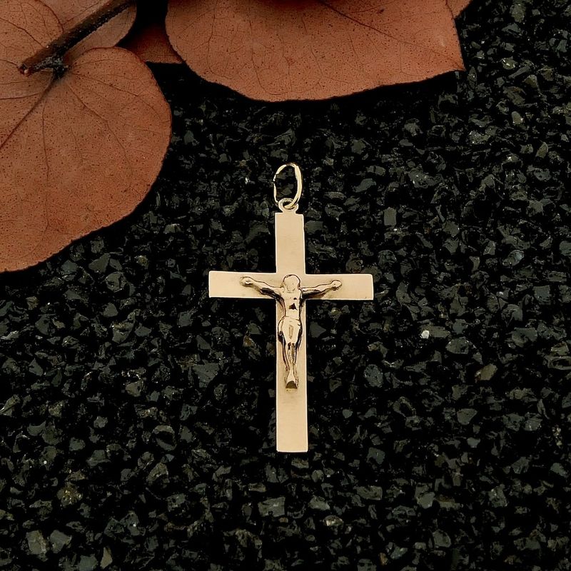 Image 11 of 9 carat rose-colored pendant of a cross with corpus