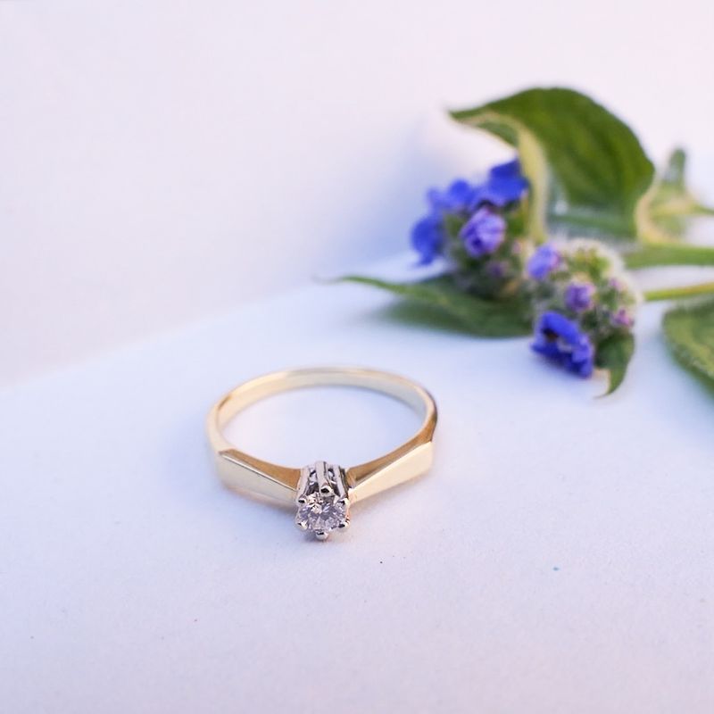 Image 2 of Gold solitaire ring with diamond | 0.15 ct.