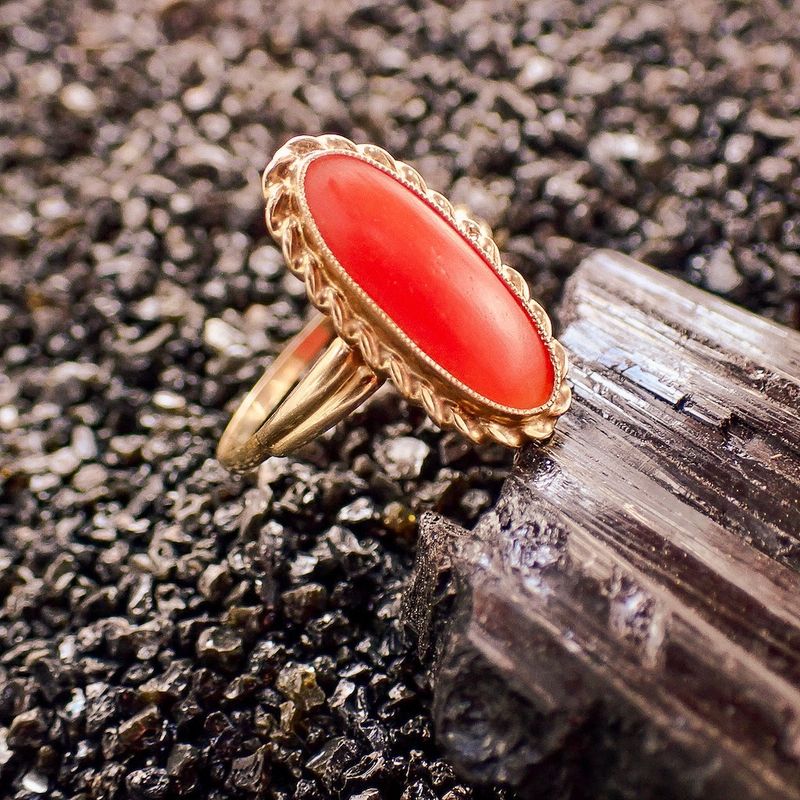 Image 2 of Gold ring with red coral | Vintage