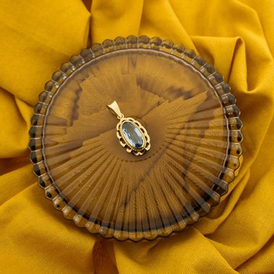 Image 2 of Vintage gold pendant with topaz