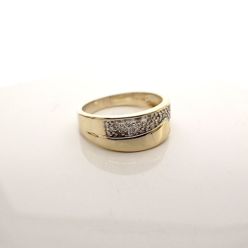 Image 3 of Gold pavé ring with diamond 0.10 ct.