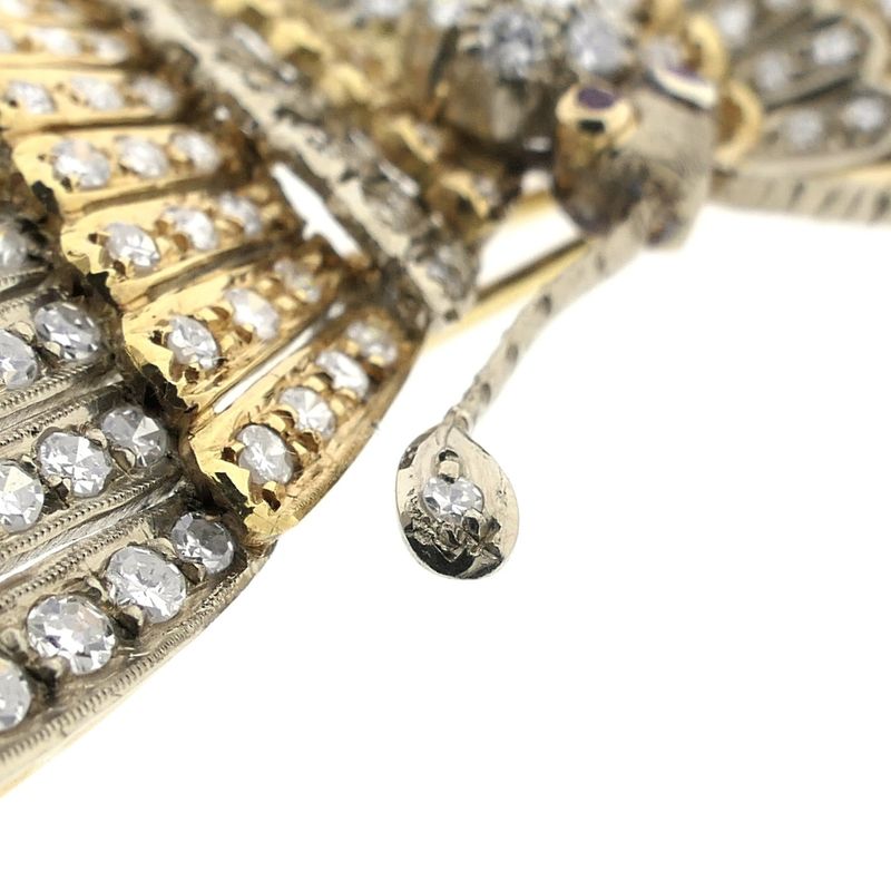 Image 6 of Exclusive two-tone gold butterfly brooch with ruby ​​and diamond; 5.44 ct.