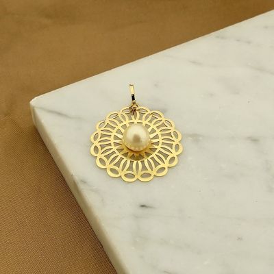 Image 2 of 18 carat gold pendant with pearl