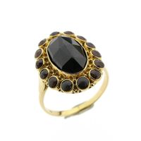 Gold entourage ring with garnet stones | Vintage