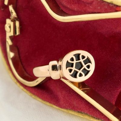 18K rose gold ring with onyx | Source Image 2 of 18K rose gold ring with onyx | Source