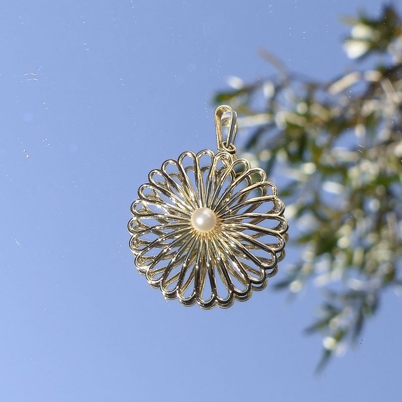 Image 2 of Gold flower pendant with pearl