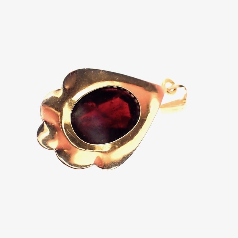 Image 4 of Vintage gold pendant with oval cut garnet
