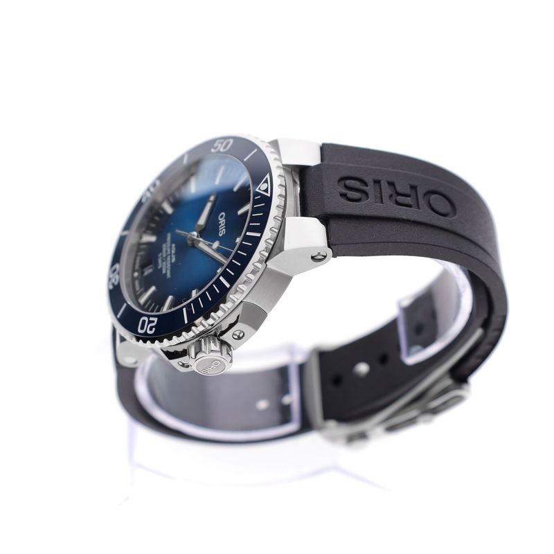 Image 5 of Oris Aquis Date 5-Days 43.5mm Automatic Watch