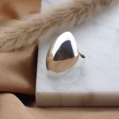 Image 2 of Silver ring with oval design