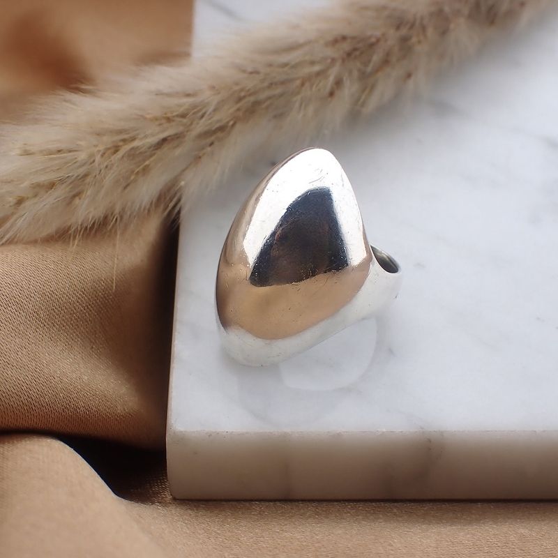 Image 2 of Silver ring with oval design