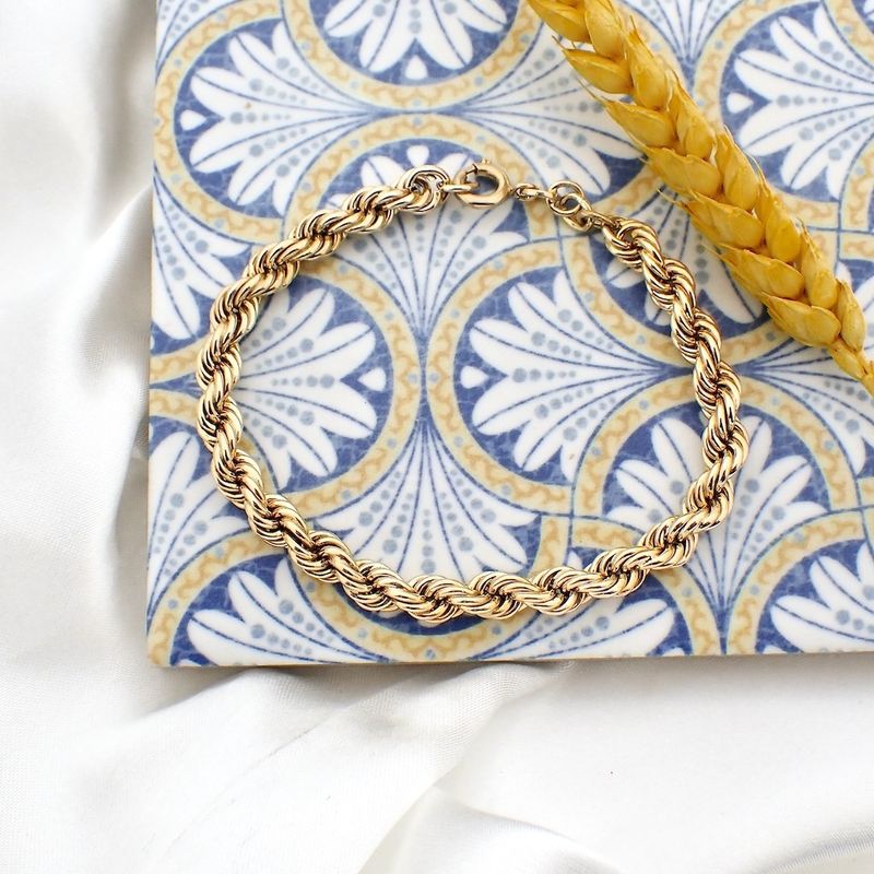 Image 2 of 8 carat twisted link bracelet