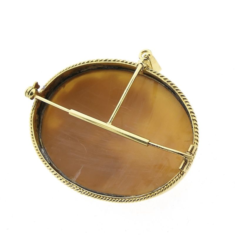 Image 3 of Gold brooch/pendant with cameo
