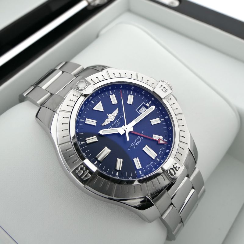Image 17 of Breitling Avenger GMT 45 A32395; Automatic men's watch with GMT second time zone