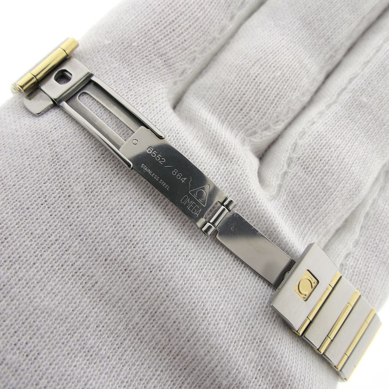 Image 14 of Omega Constellation Manhattan; Women's watch with mother-of-pearl dial and diamonds