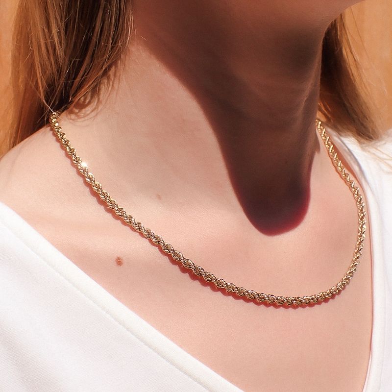 Image 4 of Gold twisted link chain | 51.5 cm