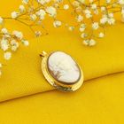 Image 2 of Antique gold brooch/pendant with cameo