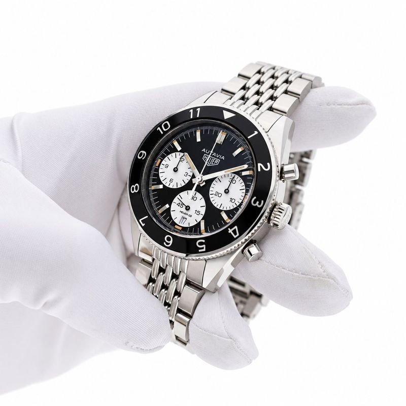 Image 5 of TAG Heuer Autavia Chronograph Cal.02 CBE2110.BA0687; Automatic Men's Watch
